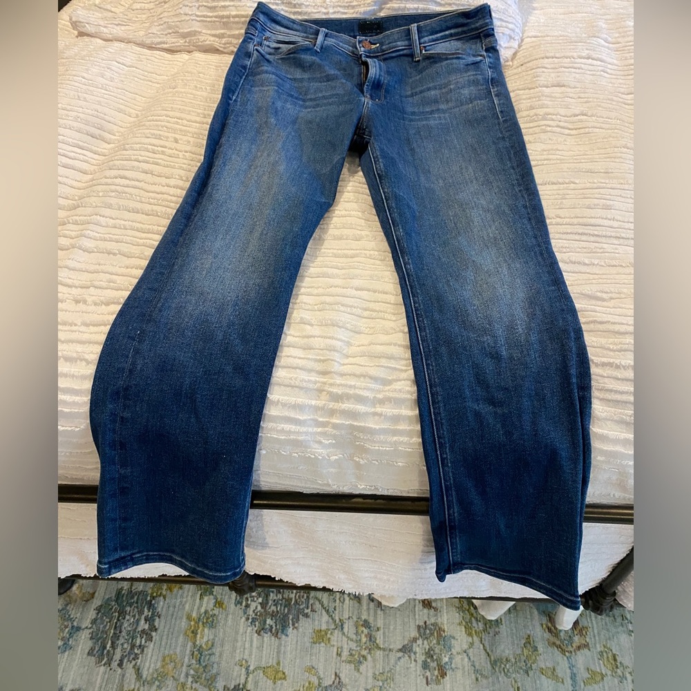 Mother women’s straight leg jean.